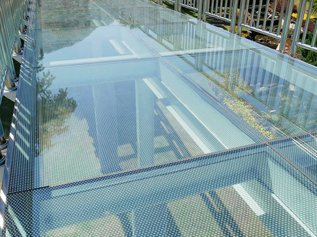 K&iacute;nh chống trượt